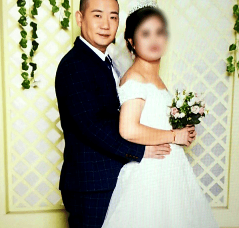 皇冠信用網登1,登2,登3出租
_贵阳一男子到公墓祭奠亡妻皇冠信用網登1,登2,登3出租
，却发现骨灰竟然不见了！得知真相后，他心酸又无奈......