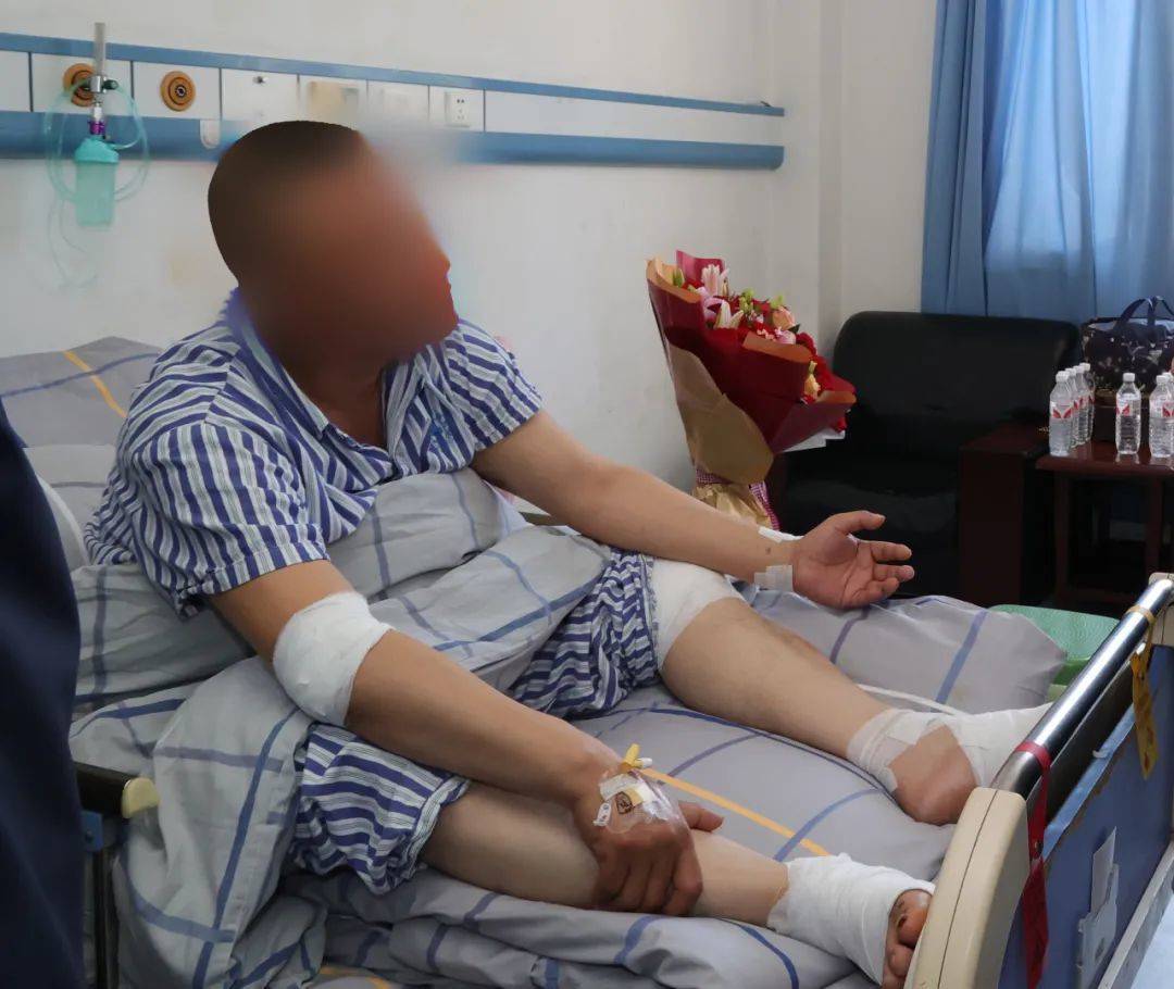 如何代理皇冠信用网
_心疼如何代理皇冠信用网
！56岁民警被毒贩拖行近200米