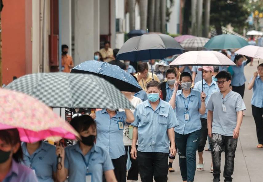 皇冠信用盘登3出租
_越南工厂恐慌加剧皇冠信用盘登3出租
，“客户已开始撤单，再等90天有何用？”