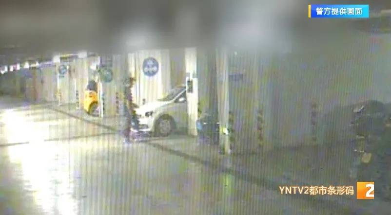 瓦埃勒vs米迪兰特
_凌晨怪事！男子提着茅台袋子在车库瓦埃勒vs米迪兰特
，翻垃圾桶竟为了.....