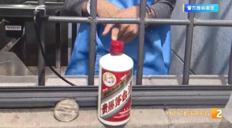 瓦埃勒vs米迪兰特
_凌晨怪事！男子提着茅台袋子在车库瓦埃勒vs米迪兰特
，翻垃圾桶竟为了.....