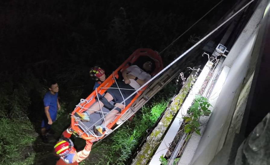 皇冠信用网如何注册
_14岁少年少女一跃而下皇冠信用网如何注册
，轻生原因竟都是……