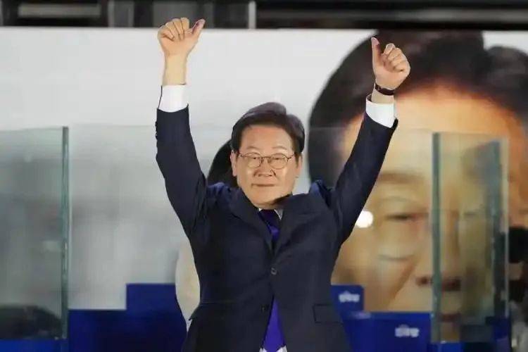 皇冠信用网出租足球
_选中国还是选美国？对中方阅兵邀请装聋作哑皇冠信用网出租足球
，李在明转头将连访两国，对外释放信息量大