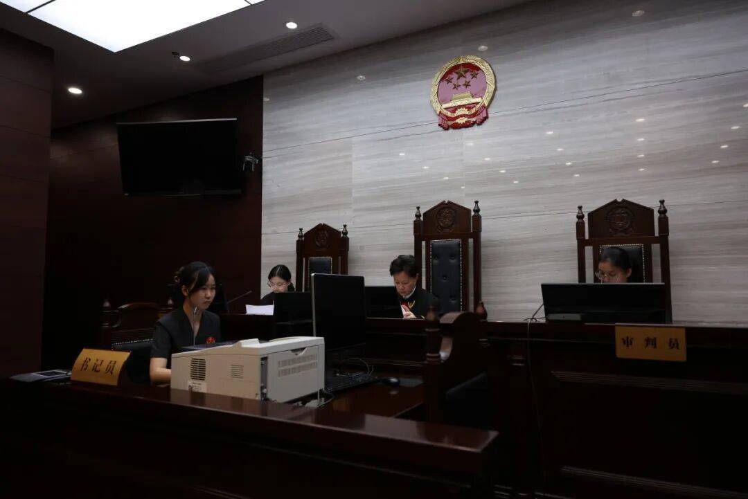 Denmark (Vangogh) Esports vs ltaly (Dominic) Esports_上海一女子赴美生子去世后俩孩子生父成谜Denmark (Vangogh) Esports vs ltaly (Dominic) Esports,谁来担任孩子监护人?