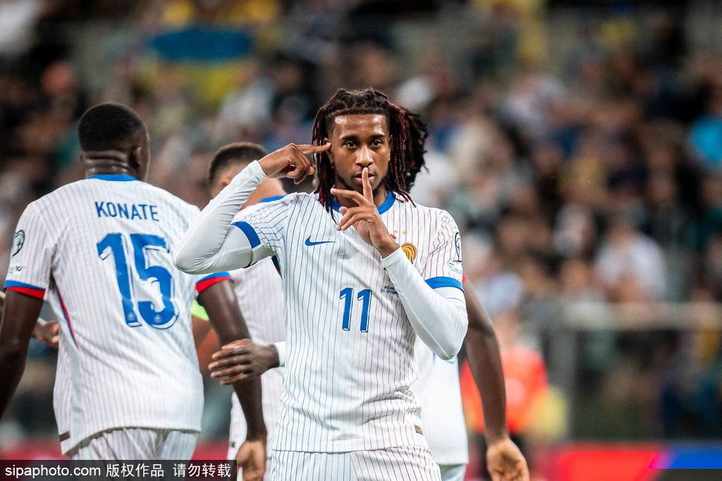 冰岛vs斯洛文尼亚_观战台：英格兰争5连胜 C罗冲纪录+梅西或迎世预赛最后一舞