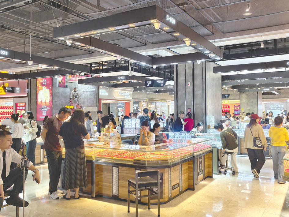 泰利斯特 vS 伊戈卡
_每经记者实地探访深圳水贝:金价每克涨约60元泰利斯特 vS 伊戈卡
,多家金店加价前暂停出货