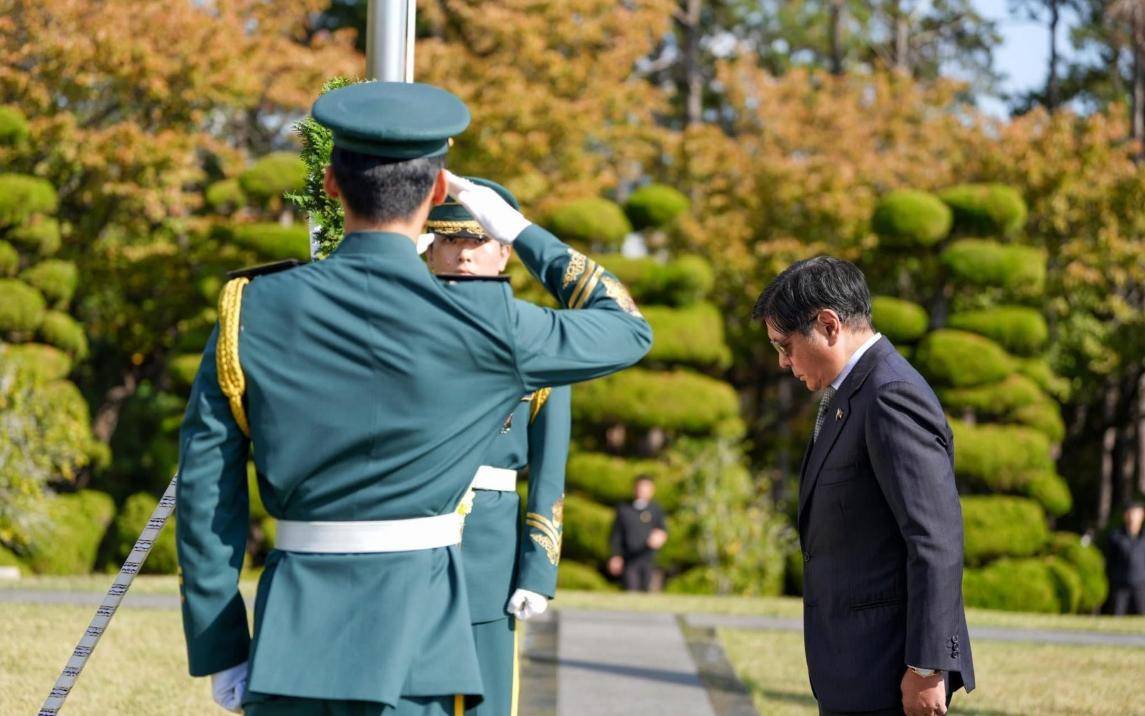 皇冠信用网怎么注册
_美军再度遭遇耻辱时刻:中国海军6艘战舰包围皇冠信用网怎么注册
,815舰插入南海演习