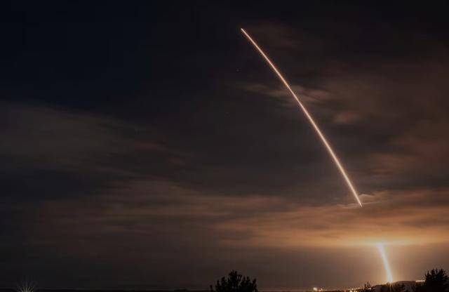 世界杯足球代理
_美军试射洲际导弹世界杯足球代理
,“向中俄发出严肃核信号”,普京下令对等反制