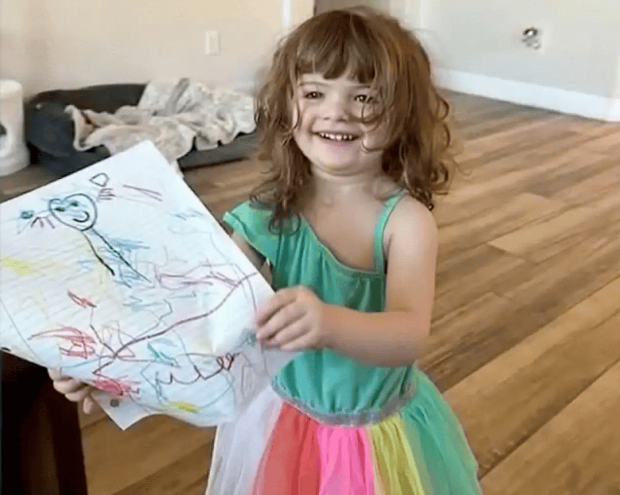 正版皇冠信用盘_42℃高温下正版皇冠信用盘，美国一父亲在家看片喝酒，将2岁女儿留在车内致身亡，入狱前自杀