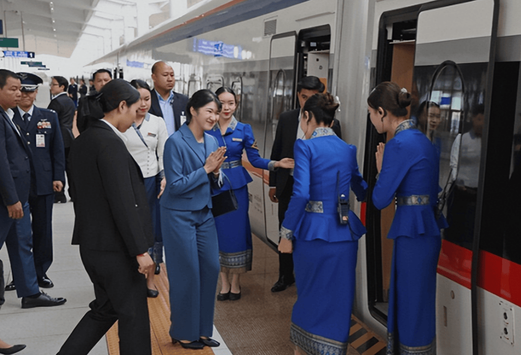 皇冠代理管理端
_高市早苗已经自顾不暇之际皇冠代理管理端
，日本皇室有异动，公主亲自到中国周边挖墙角