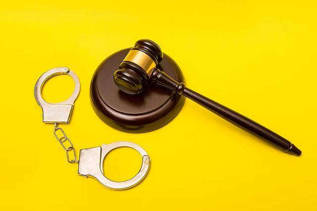 捷克vs爱尔兰_女子婚后第2年出轨伴郎并生育孩子、公开举办满月宴捷克vs爱尔兰，二人双双获刑