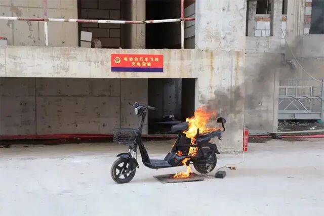 皇冠会员网址_集中曝光皇冠会员网址！郑州市2025年11月共发生13起电动自行车火灾！