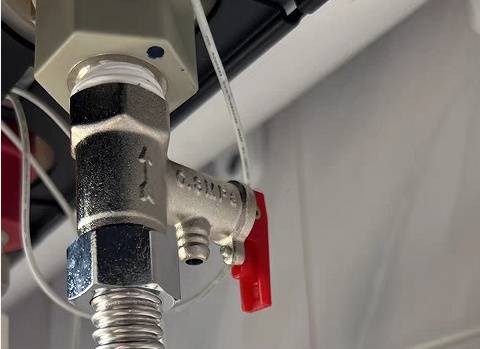 NBA美国职业篮球联赛
_滚烫的水NBA美国职业篮球联赛
，从头流到脚！今晚洗澡前紧急提醒！