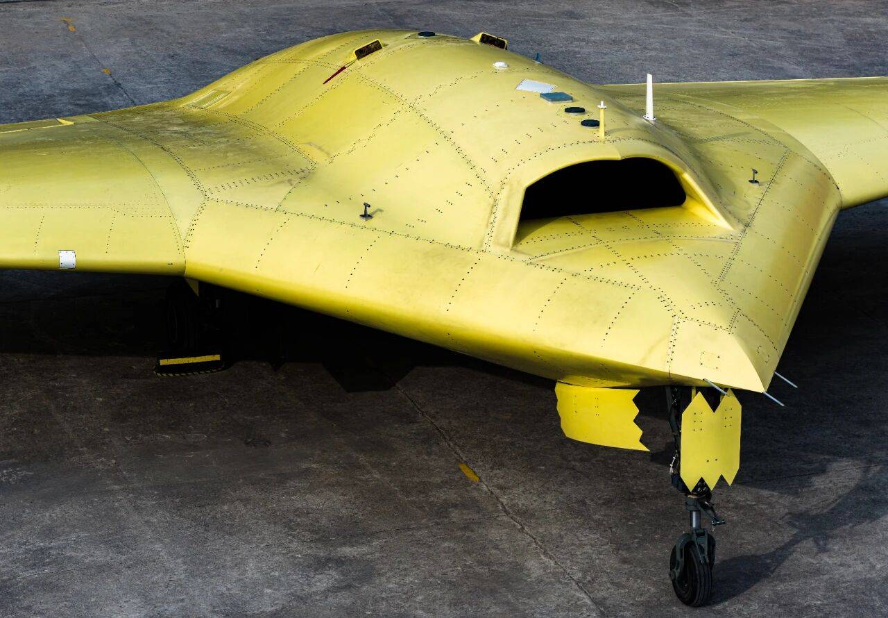 皇冠信用網出租足球
_重大突破皇冠信用網出租足球
！彩虹-7高空高速隐身无人机成功首飞