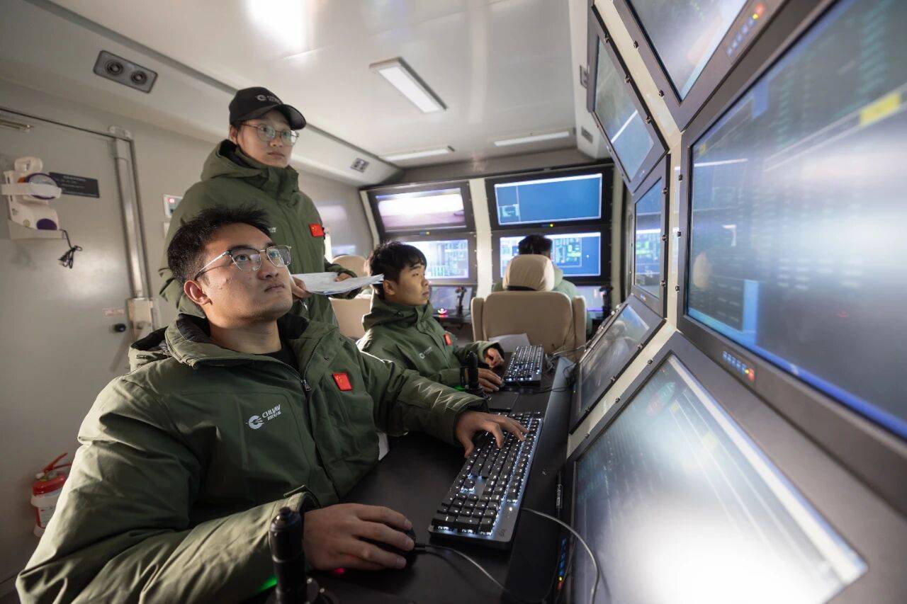 皇冠信用網出租足球
_重大突破皇冠信用網出租足球
！彩虹-7高空高速隐身无人机成功首飞