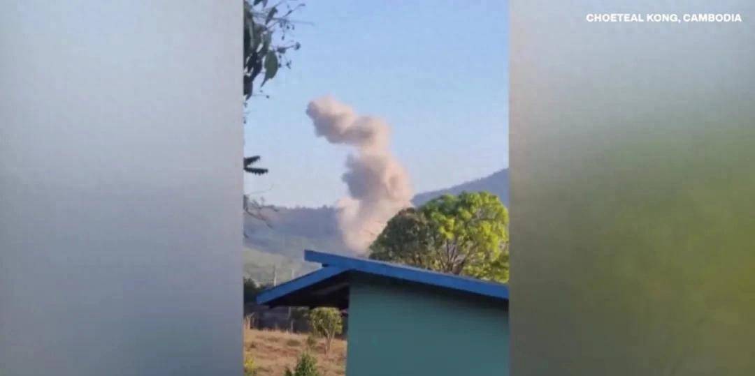 丹麦超级联赛_柬埔寨出动PHL-03型300毫米远火丹麦超级联赛，3发火箭弹准确命中泰军据点？