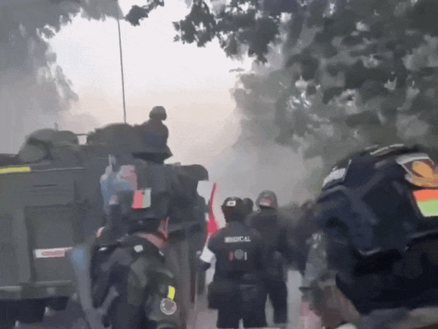 丹麦超级联赛_柬埔寨出动PHL-03型300毫米远火丹麦超级联赛，3发火箭弹准确命中泰军据点？