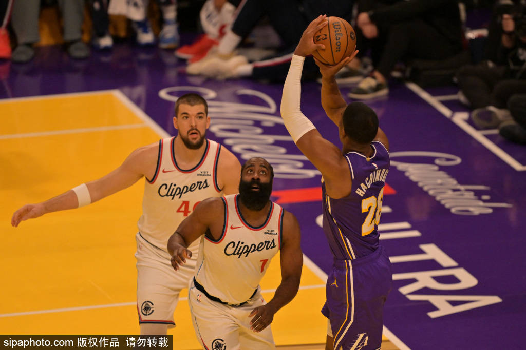 葡萄牙超级联赛_湖人遭重创！东契奇左腿挫伤退场葡萄牙超级联赛，JJ-雷迪克面临严峻考验