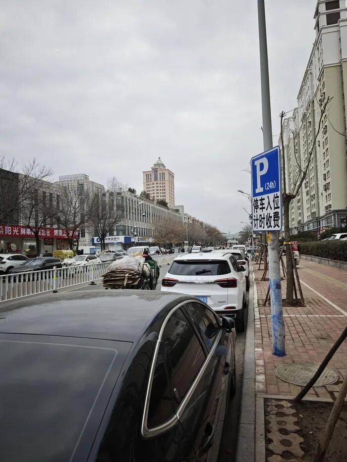 门兴格拉德巴赫vs云达不萊梅
_济南一道路两侧非机动车道被规划百余处停车位门兴格拉德巴赫vs云达不萊梅
,市民骑车无奈与机动车“抢道”,相关部门回应