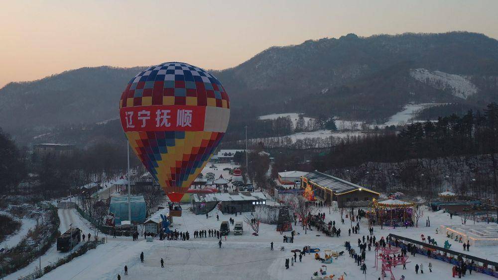 尤文图斯(女)vs 拉齐奥(女)
_抚顺三块石冰雪嘉年华启幕 让冰雪旅游有颜值更有温度
