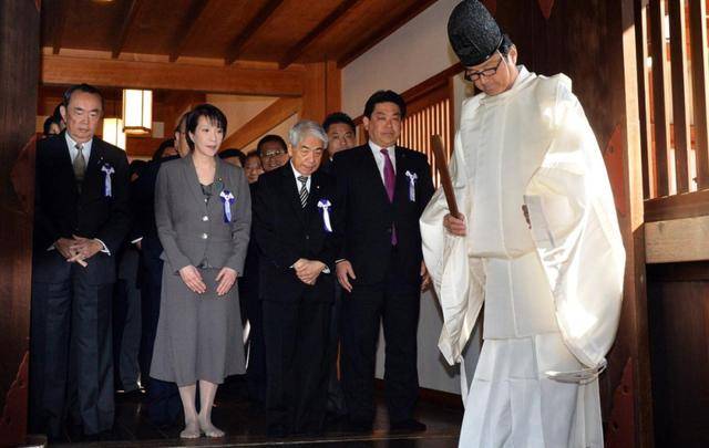 肖国栋vs加里.威尔逊
_高市曾狂言“无论担任什么职务肖国栋vs加里.威尔逊
,都会参拜神社”,这次为何不拜?