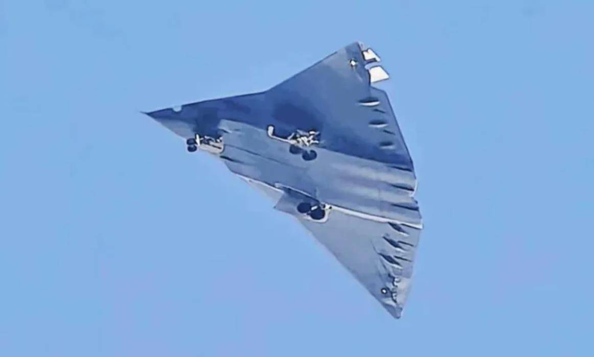 费德列斯达vs海於格松
_3架歼36费德列斯达vs海於格松
,10架歼-20A,076舰三机,鹰击20亮剑,美军摆烂不加班了