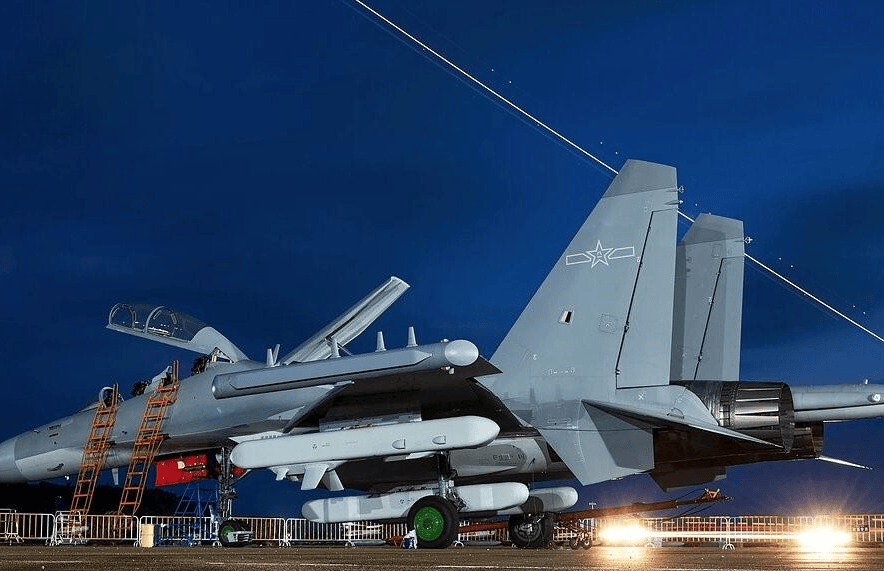 城之队vs皇家君主
_对峙升级城之队vs皇家君主
,台军公布F16V“锁定”歼16画面,距开火只剩一个按钮?