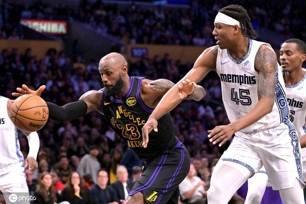 多瑙vs阿尔塔奇
_詹姆斯31+9+6东契奇34+6+8 莫兰特16分湖人力克灰熊