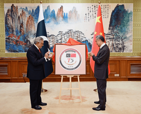 乌德勒支青年队vs阿贾克斯青年队_王毅：乌德勒支青年队vs阿贾克斯青年队我们从不认为哪一个国家可以充当国际警察