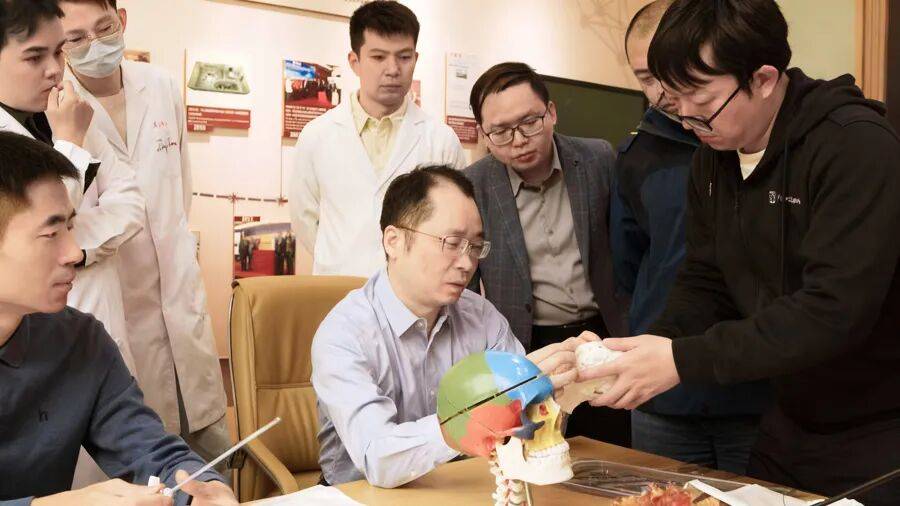 球会友谊赛
_上海一厅局级干部突然辞职球会友谊赛
,刚40岁出头!离开体制后,他比以前更忙了,全职创业究竟值吗?