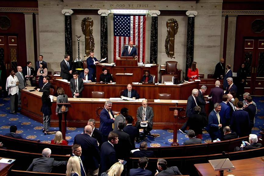 皇冠网_52票赞成47票反对！美国投票结果公布皇冠网，共和党五人反水，特朗普痛骂“叛徒”！