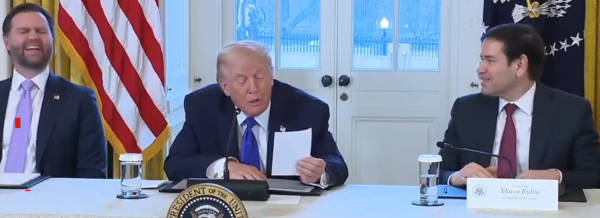 皇冠网址_特朗普直接把纸条内容念出来了皇冠网址，鲁比奥快“碎”了…