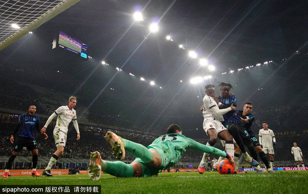 皇冠体育正网_国米与那不勒斯的战术对决：2-2平局背后的数据揭秘与球迷热议