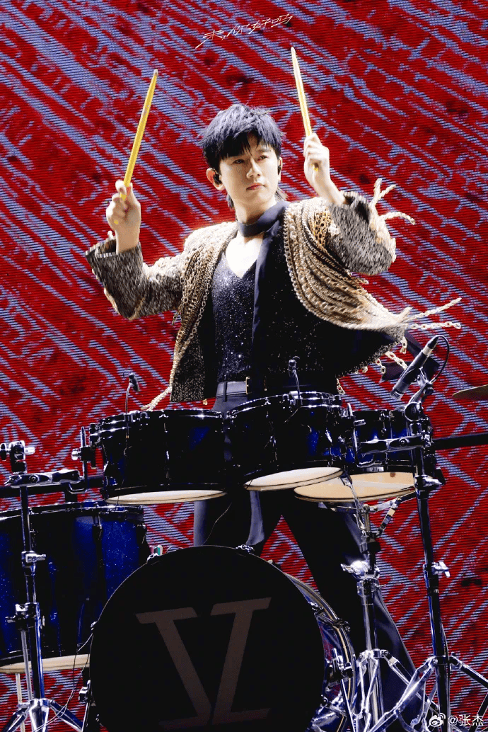 皇冠信用网站_张杰宣布不再参加任何需要歌迷投票的活动皇冠信用网站，称不想让喜欢变成疲惫的奔赴