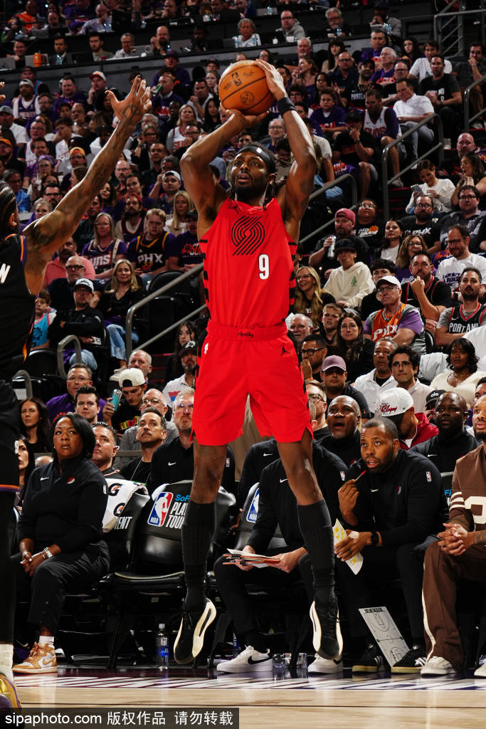 皇冠体育App下载_火箭湖人第2场决战：杜兰特悬念皇冠体育App下载，詹姆斯极限，谁是关键？