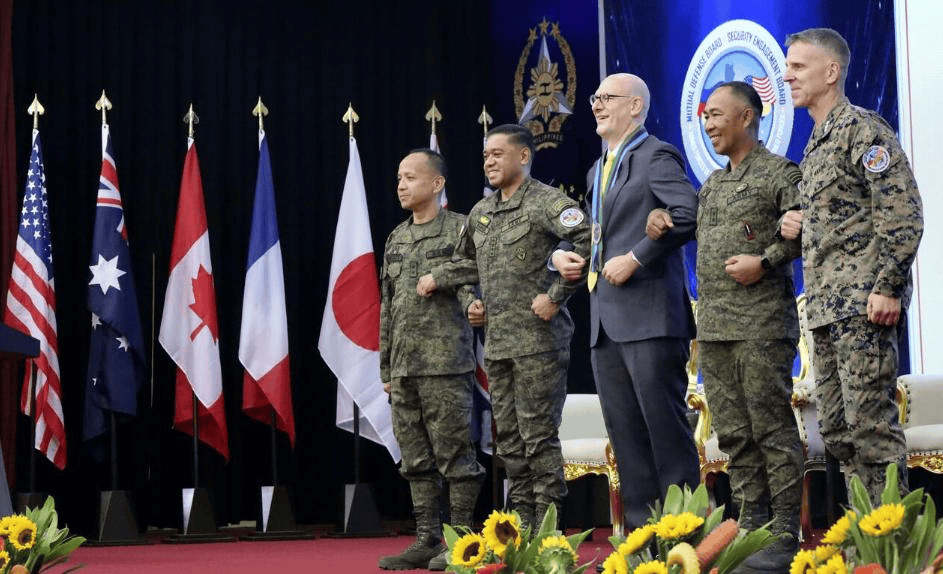 皇冠代理登录地址_菲律宾防长：趁大国分心皇冠代理登录地址，中国就会占便宜！24小时内中方巡航南海