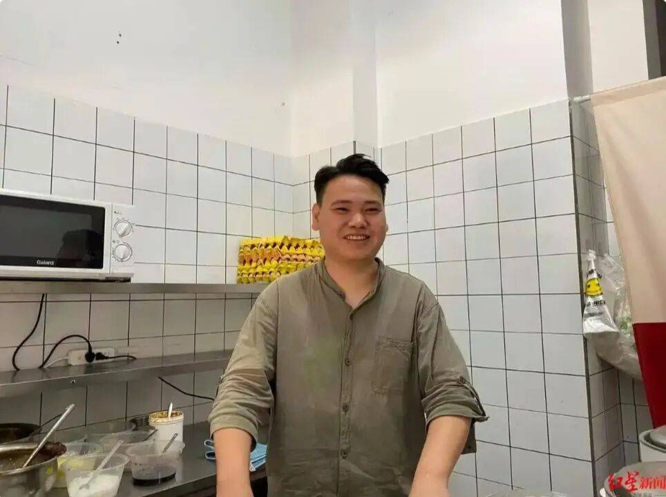 皇冠管理端_常以“孩子去比赛”“昨夜逛街睡太晚”等理由不开店皇冠管理端，成都一面馆因“佛系开店”走红，邻居：一周7天约开4天，他比较顾家