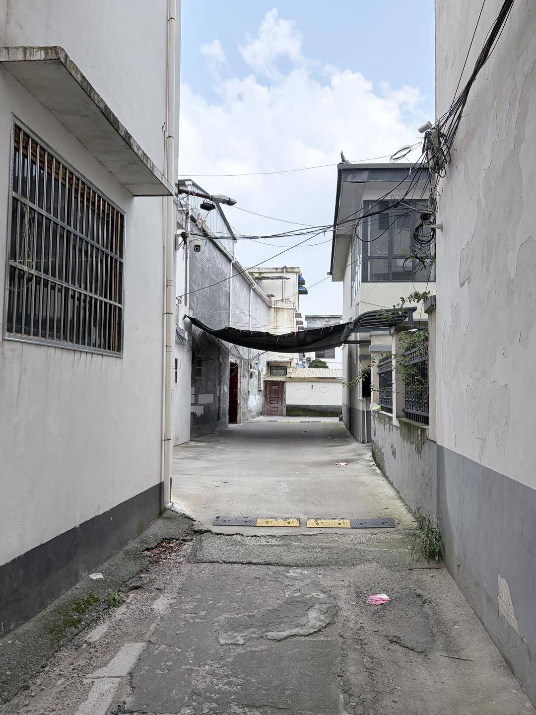 欧冠比分
_西平命案嫌疑人逃亡十日始末:并不存在的“村霸”欧冠比分
,和收割了无辜者的谣言风暴丨红星调查