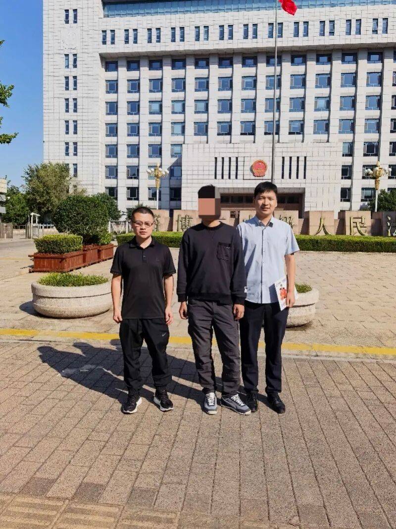 波胆
_男子将妻子捉奸在床波胆
,收情夫2.5万元“补偿费”,获刑6个月后改判无罪;申请四百余万国家赔偿,含父亲丧葬费,还要求法院院长赔礼道歉